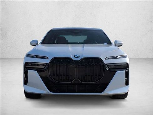 Used 2025 BMW 740i xDrive w/ Premium Package image 2