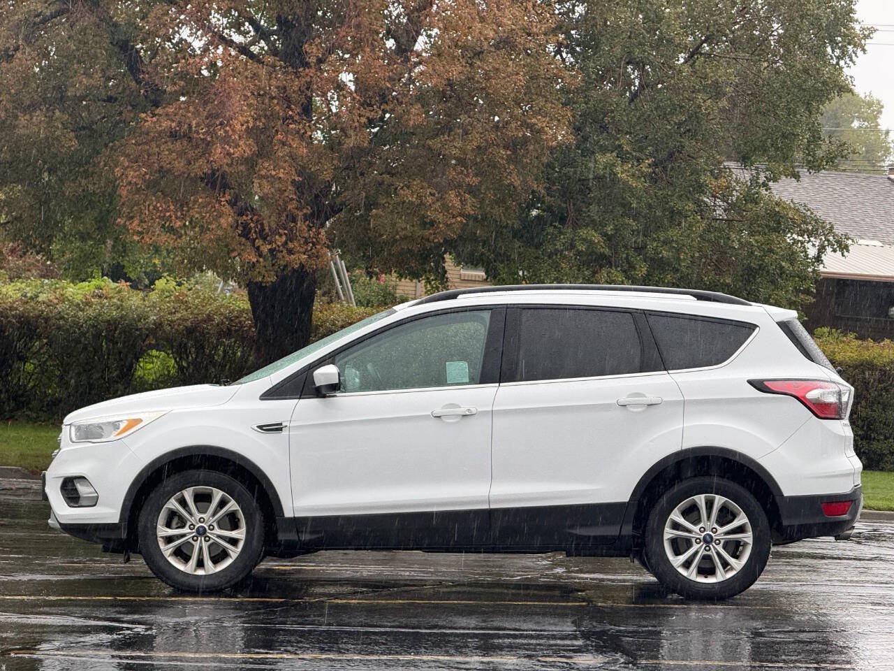 Used 2018 Ford Escape SE FWD image 3