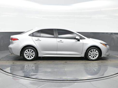 Used 2025 Toyota Corolla LE w/ LE Premium Package image 7