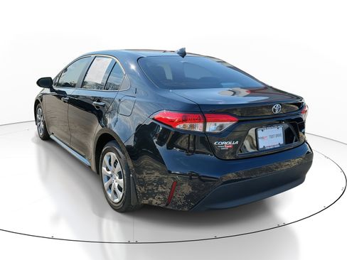 Used 2025 Toyota Corolla LE image 4
