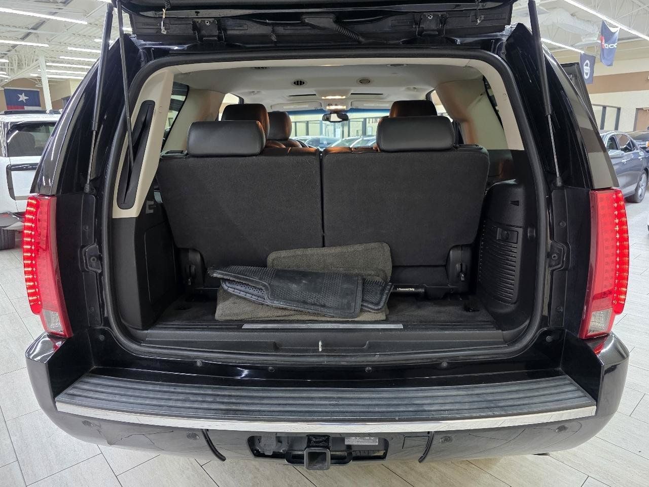 Used 2012 Cadillac Escalade Luxury RWD image 12