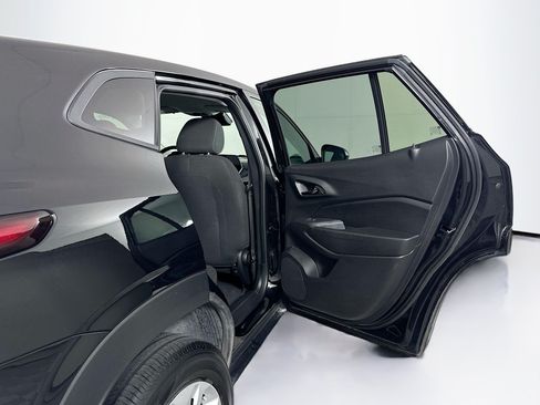Used 2025 Chevrolet Trax LS FWD image 28