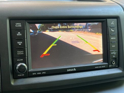 Used 2012 Volkswagen Routan SE FWD image 27