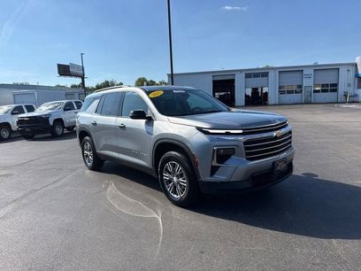 Used 2025 Chevrolet Traverse LT