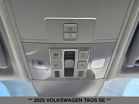 Used 2025 Volkswagen Taos SE w/ Panoramic Sunroof Package AWD/4WD image 27