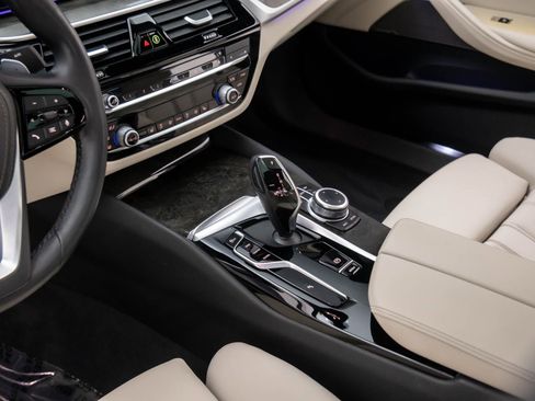 Used 2022 BMW 540i xDrive w/ Premium Package image 12