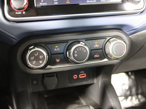 Used 2025 Nissan Versa SV FWD image 10