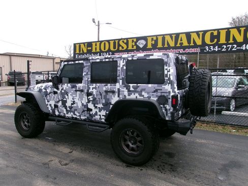 Used 2015 Jeep Wrangler Unlimited Sahara image 11