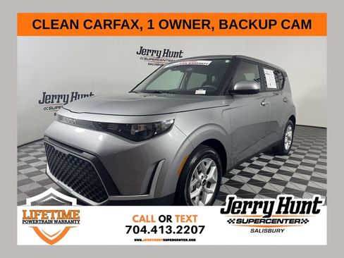 Used 2025 Kia Soul LX FWD image 1
