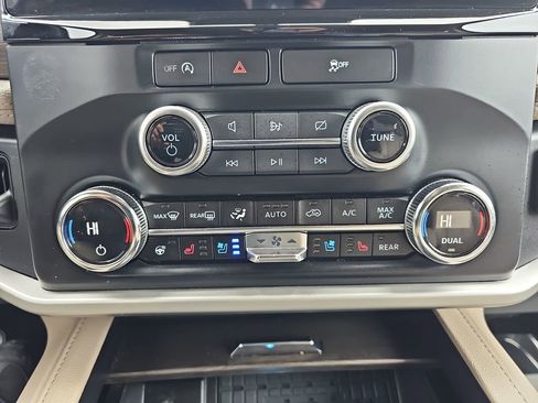 Used 2024 Ford Expedition Max Limited image 29