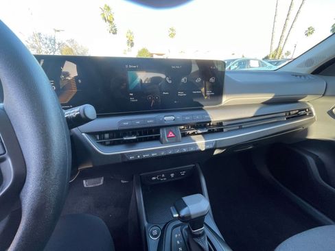 Used 2025 Kia K4 LXS image 21