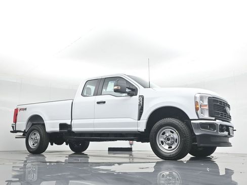New 2026 Ford F350 XL w/ FX4 Off-Road Package AWD/4WD image 3