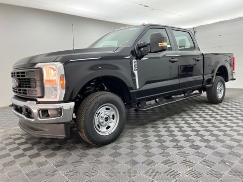 New 2026 Ford F250 XL w/ XL Chrome Package image 11
