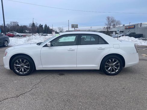 Used 2014 Chrysler 300 S w/ Luxury Group image 2