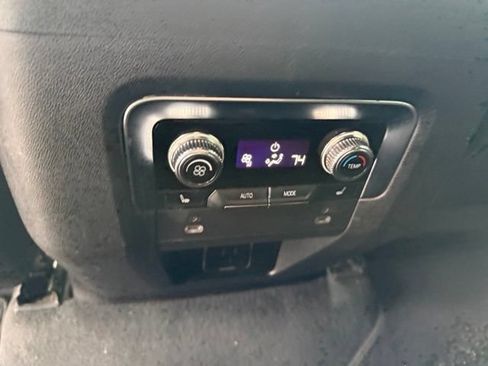 Used 2022 GMC Yukon AT4 w/ Technology Package AWD/4WD image 17