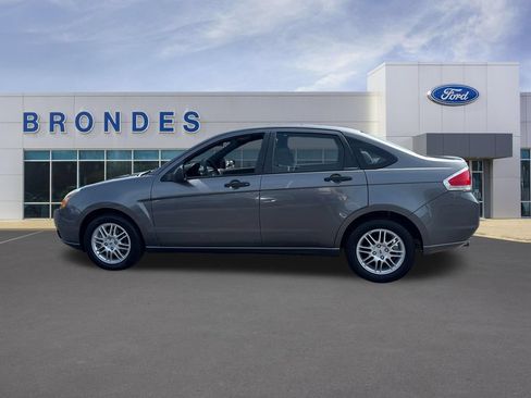 Used 2010 Ford Focus SE FWD image 1