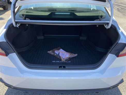 Used 2025 Toyota Camry SE image 9