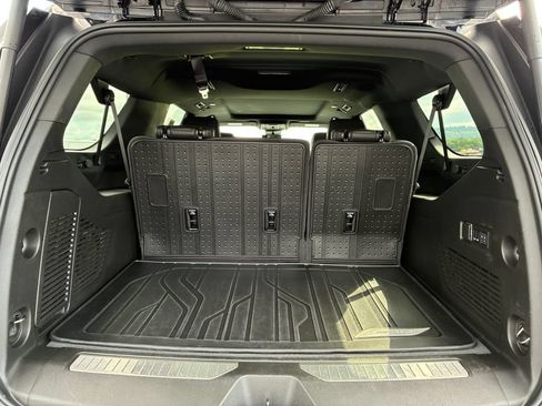 Used 2025 Chevrolet Suburban RST w/ Advanced Technology Package AWD/4WD image 4