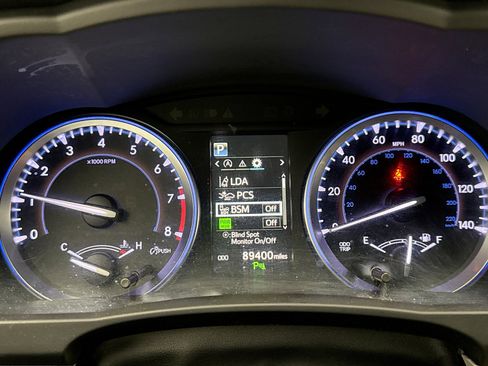 Used 2018 Toyota Highlander Limited image 9