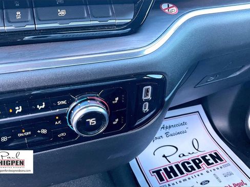 Used 2025 GMC Sierra 1500 SLT image 32