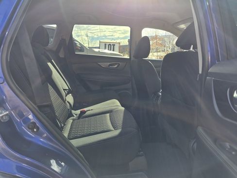 Used 2018 Nissan Rogue SV image 16