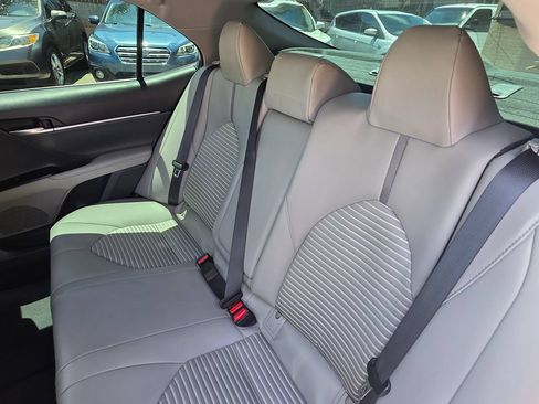 Used 2019 Toyota Camry SE w/ Carpet Mat Package FWD image 23