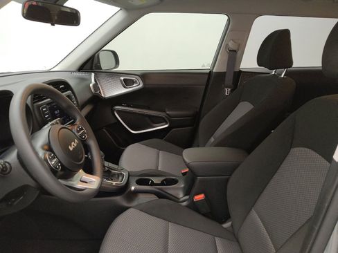 Used 2023 Kia Soul LX w/ LX Technology Package image 17