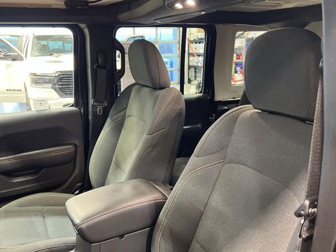 Used 2025 Jeep Wrangler Backcountry image 15