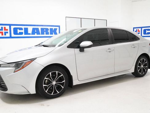 Used 2023 Toyota Corolla LE FWD image 30