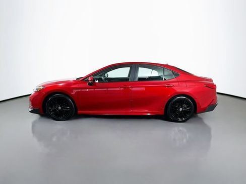 Used 2025 Toyota Camry SE FWD image 5