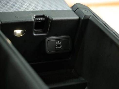 Used 2024 BMW M2 RWD image 32