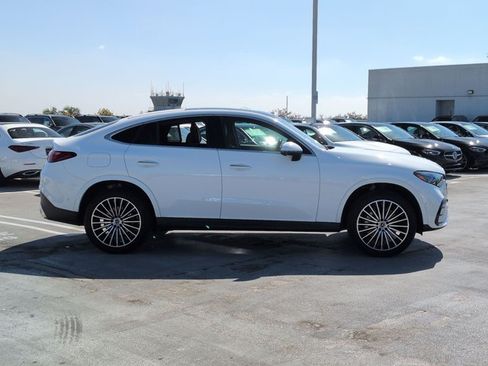 Used 2024 Mercedes-Benz GLC 300 4MATIC image 4