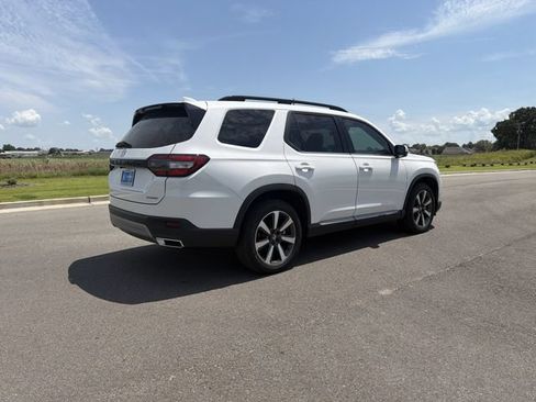 Used 2025 Honda Pilot Touring image 5