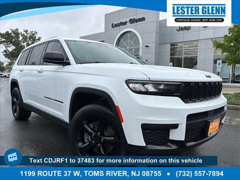 Certified 2023 Jeep Grand Cherokee L Laredo image 1