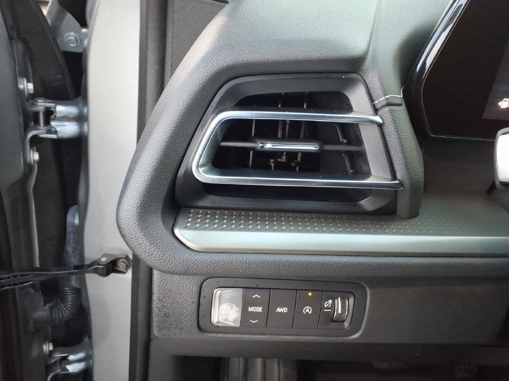 Used 2024 Chevrolet Traverse LT AWD/4WD image 29