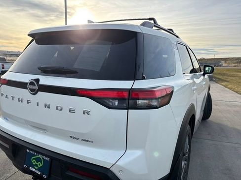 Used 2024 Nissan Pathfinder SV w/ SV Premium Package image 31