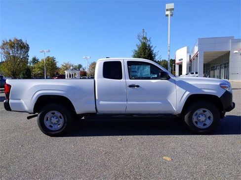 Used 2019 Toyota Tacoma SR image 3