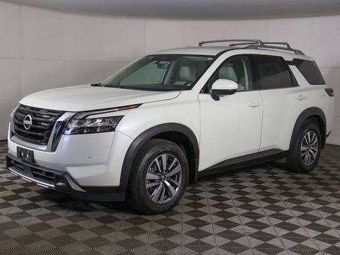 Used 2023 Nissan Pathfinder SL AWD/4WD image 9