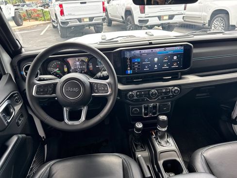 Used 2024 Jeep Wrangler High Altitude AWD/4WD image 23