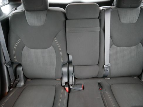 Used 2016 Jeep Cherokee Latitude w/ Cold Weather Group image 13