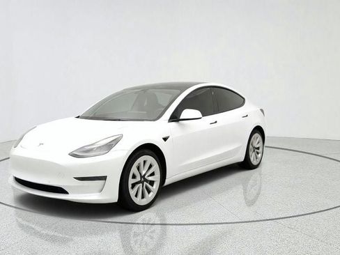 Used 2022 Tesla Model 3 Standard Range RWD image 1