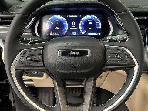 Used 2025 Jeep Grand Cherokee L Limited w/ Luxury Tech Group II AWD/4WD image 23