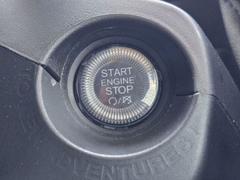 Used 2023 Jeep Renegade Trailhawk AWD/4WD image 26