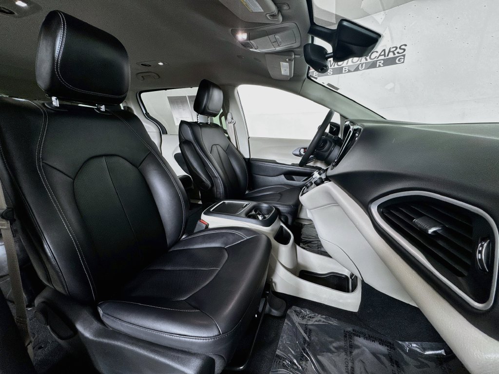 Used 2024 Chrysler Pacifica Touring-L FWD image 28
