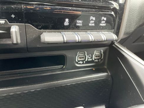 Used 2022 RAM 1500 Big Horn AWD/4WD image 15
