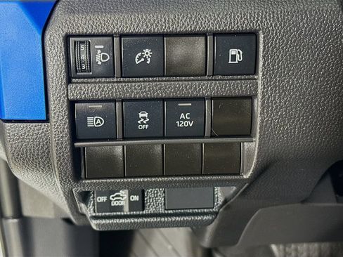 Certified 2025 Toyota Tacoma TRD Off-Road AWD/4WD image 12