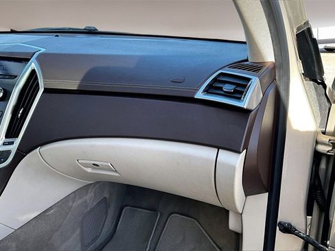 Used 2012 Cadillac SRX Luxury image 16