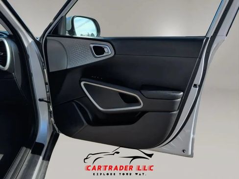 Used 2020 Kia Soul LX FWD image 18
