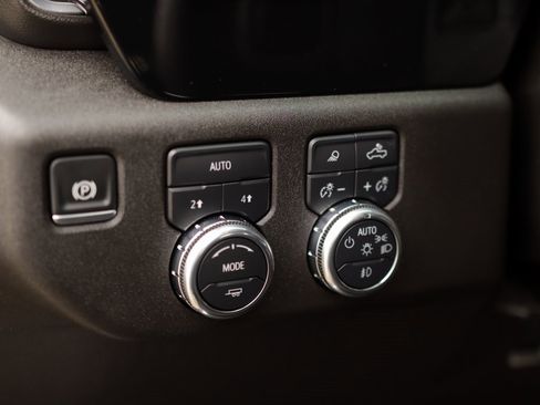 Used 2025 GMC Sierra 1500 SLT image 10