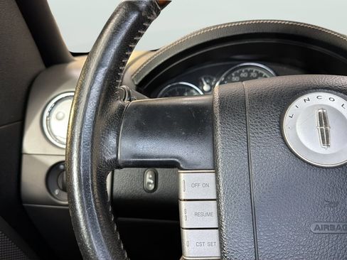 Used 2008 Lincoln Mark LT 4x4 image 26